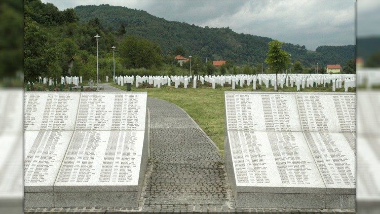 Srebrenica_GraveyardAEM.jpg