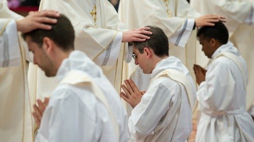 El Papa inaugurará Simposio en el Vaticano sobre: celibato, vocaciones y tradición