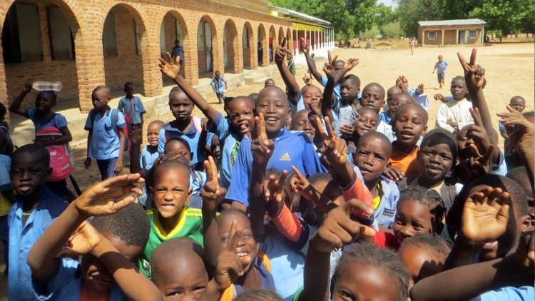 Schüler an einer kirchlichen Schule in Kamerun