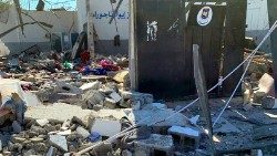 Libia centro detenzione migranti Tajoura bombardato Helpcode.jpeg