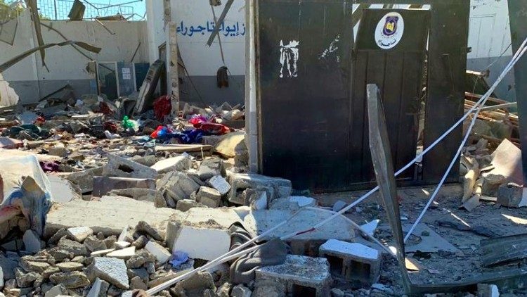Die Bombardements in Lybien machen auch vor Flüchtlingslagern nicht Halt, hier das Camp Tajoura nach einem Angriff (Archivfoto)