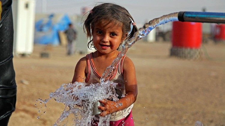Nicht alle Kinder auf der Welt haben einen Zugang zu Trinkwasser