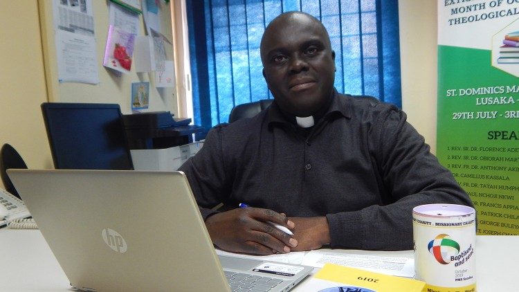 2020.06.30 Padre  Edwin Mulandu Mkurugenzi wa PMS  nchini Zambia.