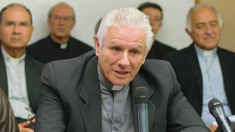 Monseñor Gonzalo de Villa y Vásquez, Presidente de la Conferencia Episcopal de Guatemala 