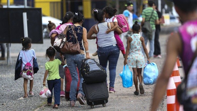 Migranti venezuelani che arrivano in Brasile