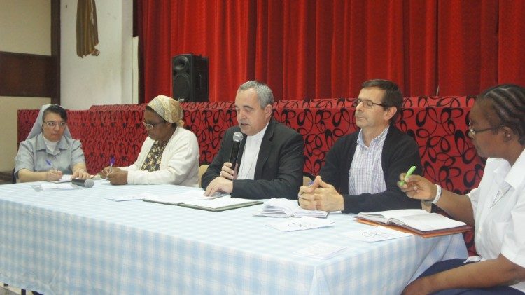 D. Piergiorgio Bertoldi, Núncio Apostólico em Moçambique, durante a palestra sobre "Mateus 25"
