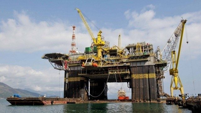 Plataforma de Exploração do Petróleo em Angola