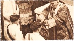 2019.07.24 Benedetto XVI -ordinazione sacerdotale.jpg