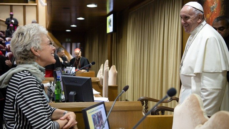 A brasileira Cristiane Murray  vice-diretora da Sala de Imprensa da Santa S