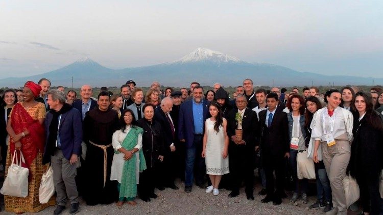 Ավրորա» մարդասիրական նախաձեռնութիւնն սկսում է #AraratChallenge համաշխարհային շարժում