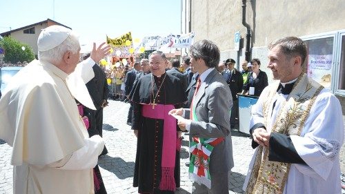 Benedikt XVI. sendet Gruß in italienisches Bergdörfchen