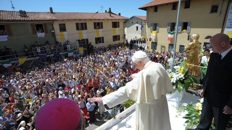 Papa Bento XVI aos cidadãos de Romano Canavese em julho de 2009