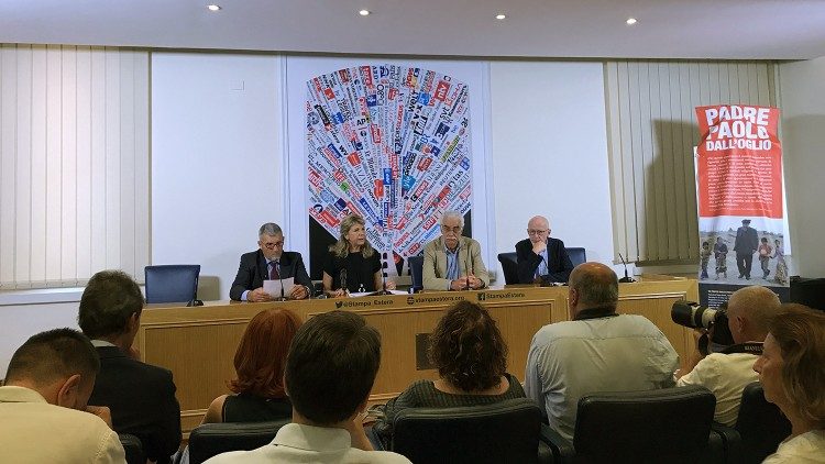 Eine Pressekonferenz zum sechsten Jahrestag der Entführung von Paolo Dall'Oglio