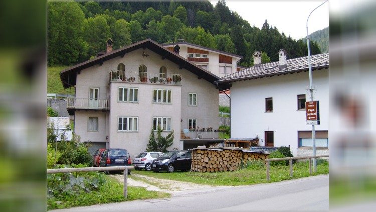 Rodný dom Albina Lucianiho v Canale d'Agordo, okres Belluno na severe Talianska