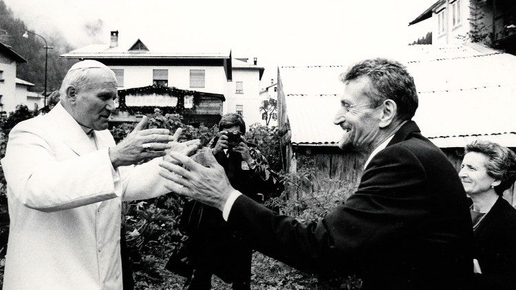 Giovanni Paolo II incontra Edoardo Luciani, fratello del suo predecessore