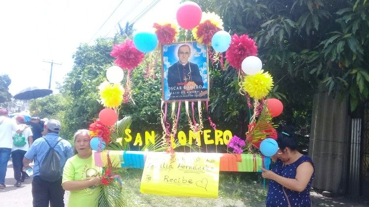 Le celebrazioni in El Salvador per monsignor Romero (foto d'archivio)