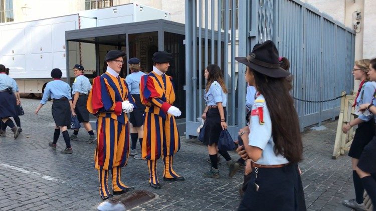 scout d’Europa euromoot guide Vaticano con svizzeriOKaem.jpg