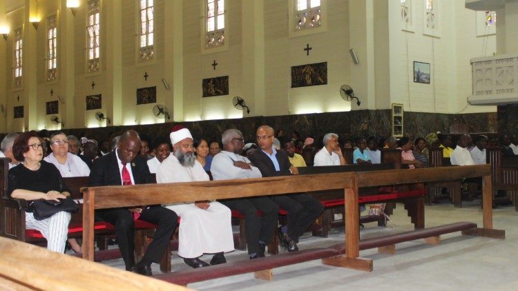 Seminário inter-religioso na Catedral de Maputo, Moçambique