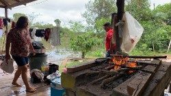 2019.08.09 Amazzonia capanna del popolo indigeno Mura, Rio Maderinha 02.jpg