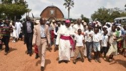 2019.08.09 Cardinale Peter Turkson, Visite all'est della RD Congo per EbolaRD Congo 02.jpg