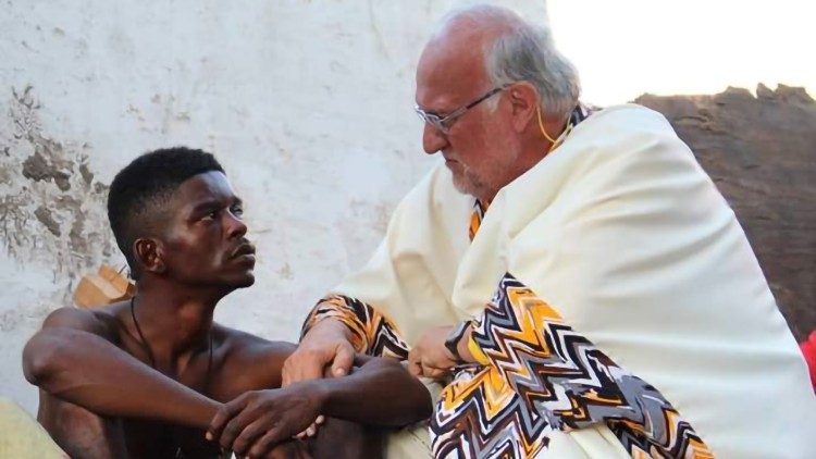 Le père Renato Chiera a dédié sa vie aux jeunes des rues de Rio de Janeiro
