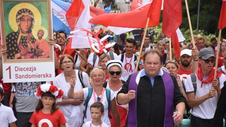 Хиляди поляци се стекоха в Ясна Гура за празника Успение Богородично