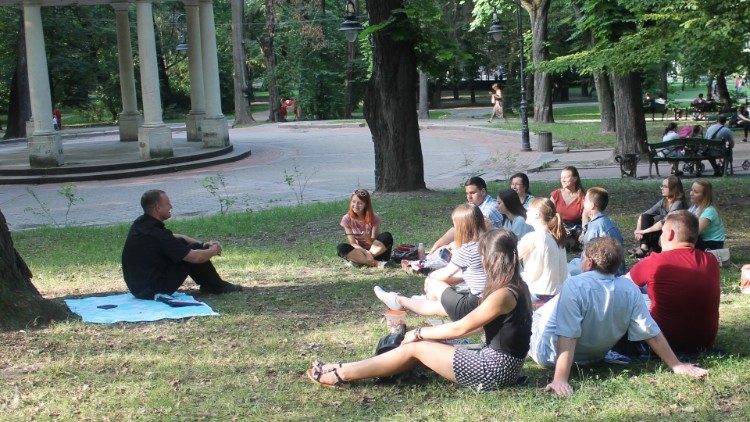 Ukraina: wakacyjne wykłady teologiczne w parku 