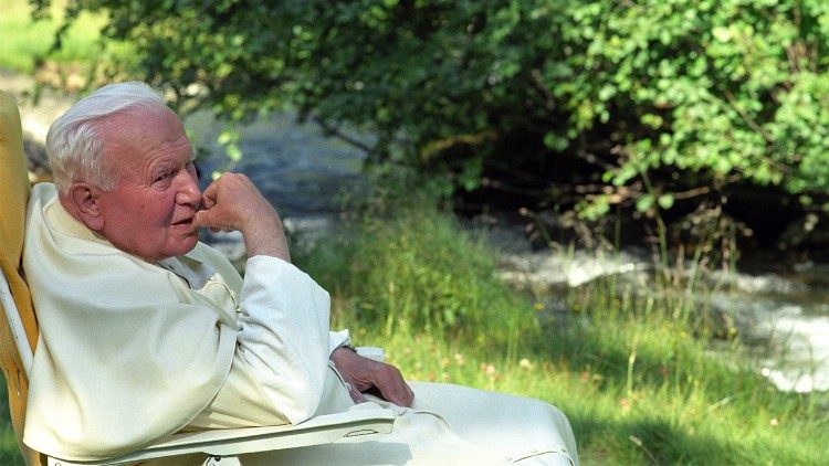 Mtakatifu Yohane Paulo II akiwa mlimani.