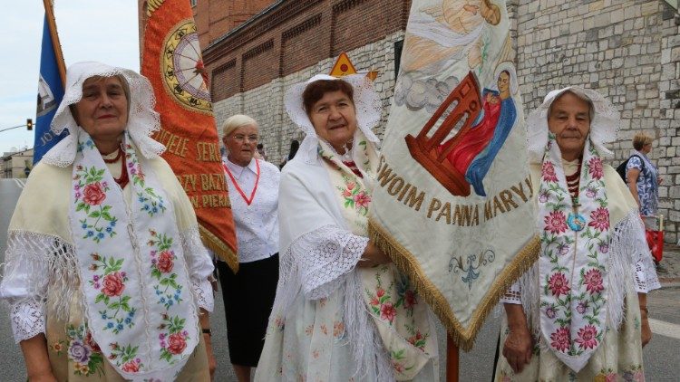 Pielgrzymka kobiet do Piekar  Śląskich (autor: Henryk Przondziono)