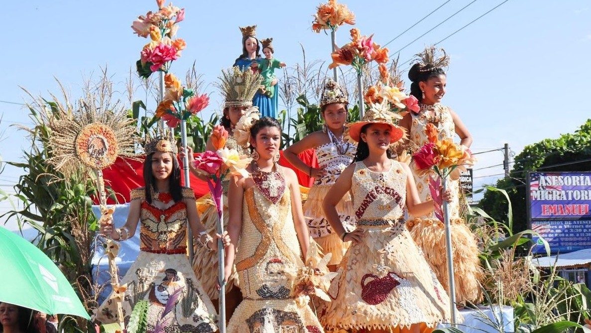 El Salvador. tradición, fiesta y hermandad en Festival del maíz - Vatican  News