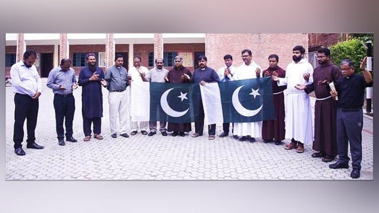 Pakistan: të krishterët në lutje për "vëllezërit myslimanë të Kashmirit". Thirrje për paqe