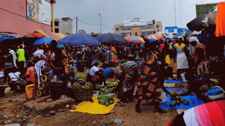 2019.08.26 Giunea Bissau Radio Sol Mansi - Bandim Market Scene.jpg