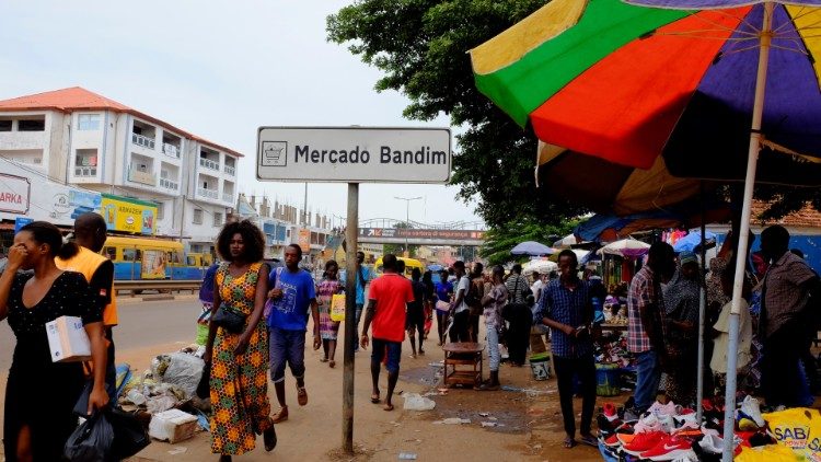 2019.08.26 Giunea Bissau Radio Sol Mansi - Mercado bandim.JPG