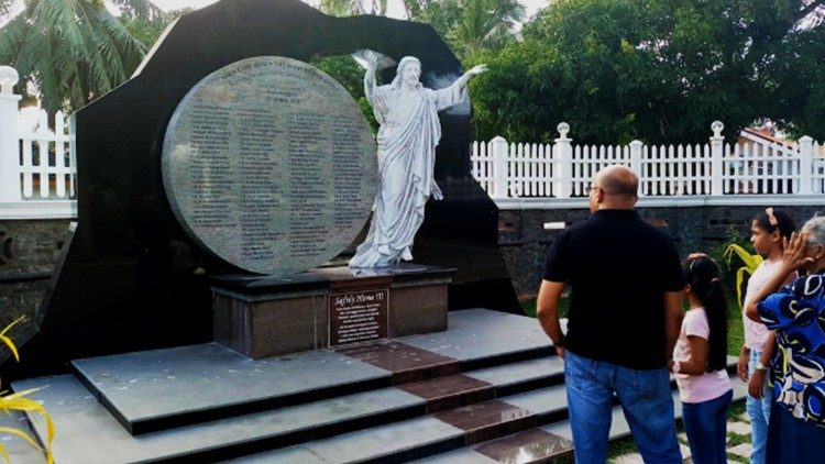 Pomník zabitých křesťanů na Sri Lance