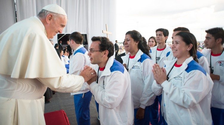 O Papa Francisco no Encontro com os jovens paraguaios, em 12 de julho de  2015 (Vatican Media)