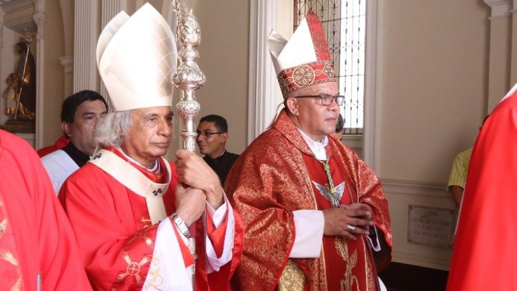 Nuevo obispo toma posesión de la diócesis de León, Nicaragua