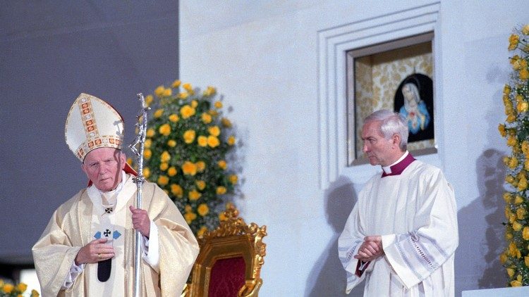 Abp Léonard broni Jana Pawła II, krytyka niewspółmierna do jego wielkości