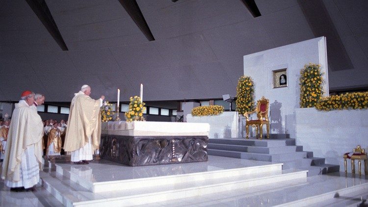 San Giovanni Paolo II nella Basilica della Madonna delle Lacrime a Siracusa, 6 novembre 1994