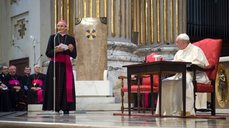 il cardinale Matteo Zuppi con Papa Francesco