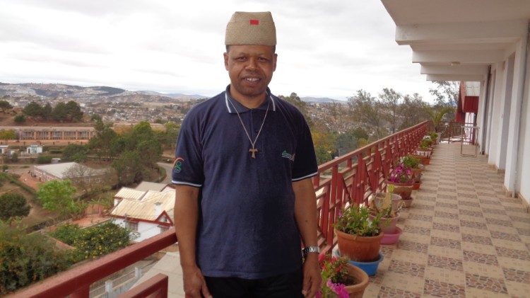 Père Joseph Rabenirina, SJ, aumônier de l’université d’Antananarivo et du mouvement international des étudiants catholiques, MIEC/Madagascar