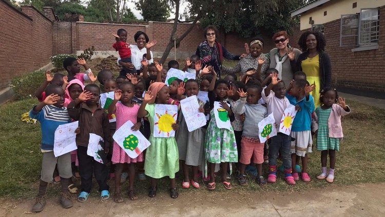 Alcuni dei bambini assistiti dal progetto Dream in Mozambico