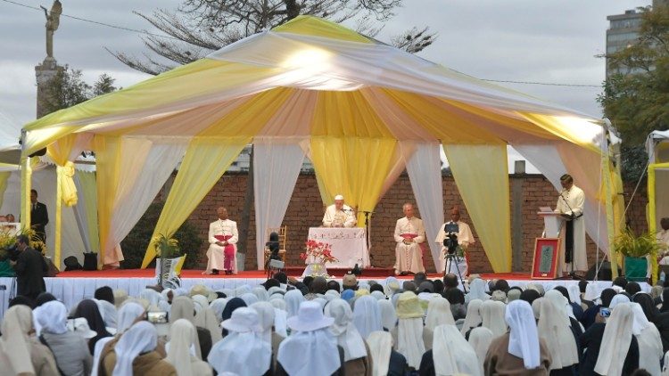 Papa Franjo na susretu sa svećenicima, redovnicima, redovnicama, Bogu posvećenim osobama i sjemeništarcima; Antananarivo (Madagaskar); 8. rujna 2019.