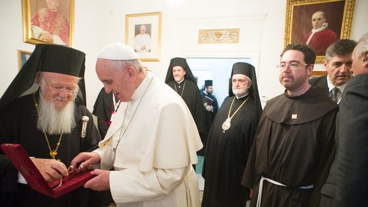 2014.05.25 Viaggio apostolico in Terrasanta, Papa Francesco incontra Bartolomeo Patriarca Ecumenico di Costantinopoli