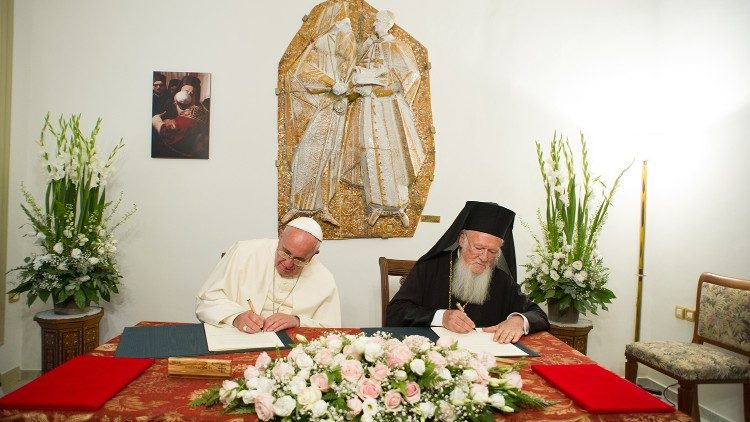 Pápež Fratišek s patriarchom Bartolomejom v Jeruzaleme pri 50. výročí stretnutia Pavla VI. s Athengorom