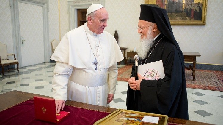 El Papa Francisco junto al Patriarca Ecuménico de Constantinopla, Bartolomé I, en una foto de archivo