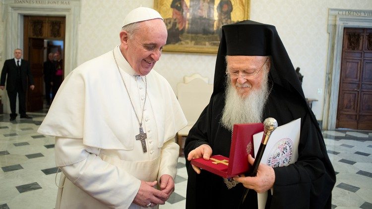 Le Pape François et le Patriarche oecuménique de Constantinople, Bartholomée Ier, au Vatican le 20 mars 2019. 