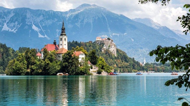 Záber zo Slovinska, jazero Bled