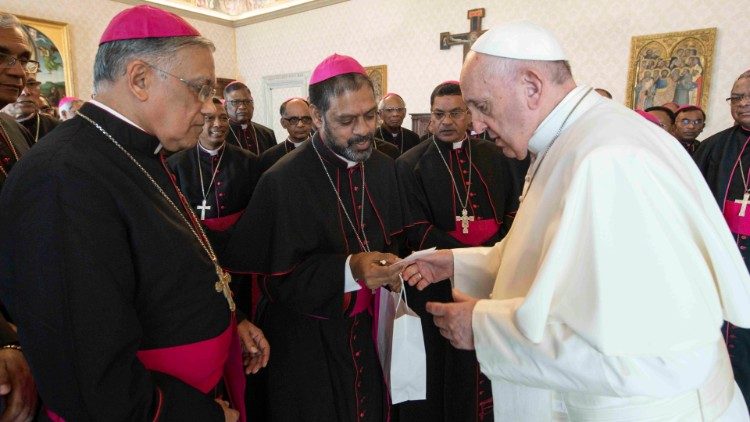 Franziskus am Samstag mit Bischöfen im Vatikan