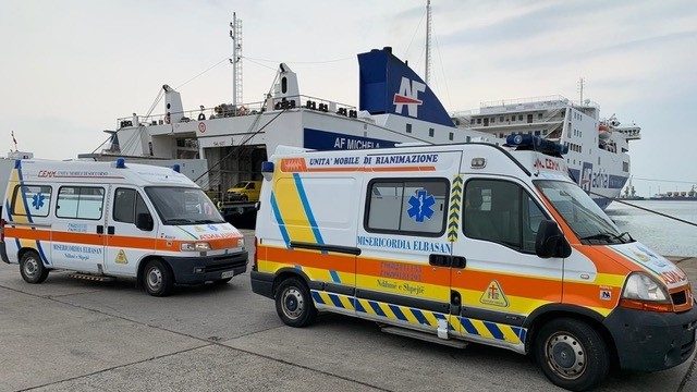 Ambulanze donate dalle Misericordie toscane alla nuova Confraternita