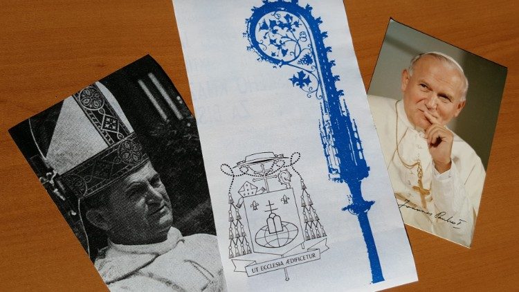 Kardinál Jozef Tomko prijal biskupskú vysviacku vkladaním rúk pápeža sv. Jána Pavla II.